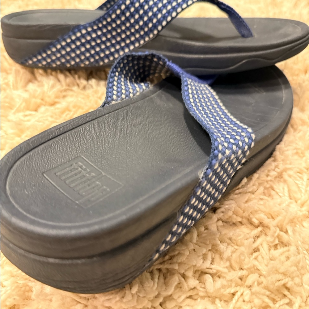 FitFlop Women’s Surfa Dark Blue and White Flip Flops - Picture 5 of 7